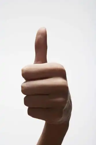 西方人,手,一个人,竖图,室内,特写,白天,白色背景,正面,智慧,欧洲