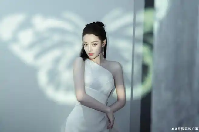 迪丽热巴超话#迪丽热巴#"见面时 我们的呐喊声定能响彻整片玫红海" "