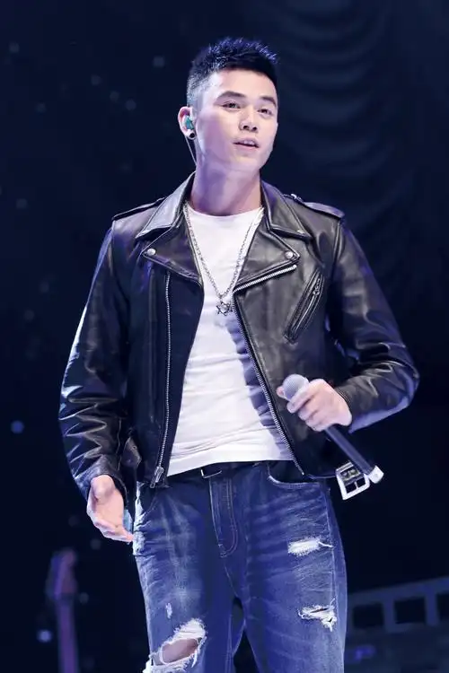 张恒远(1986-2023)贵州,歌手2013年,《中国好声音》第二季总决赛舞台