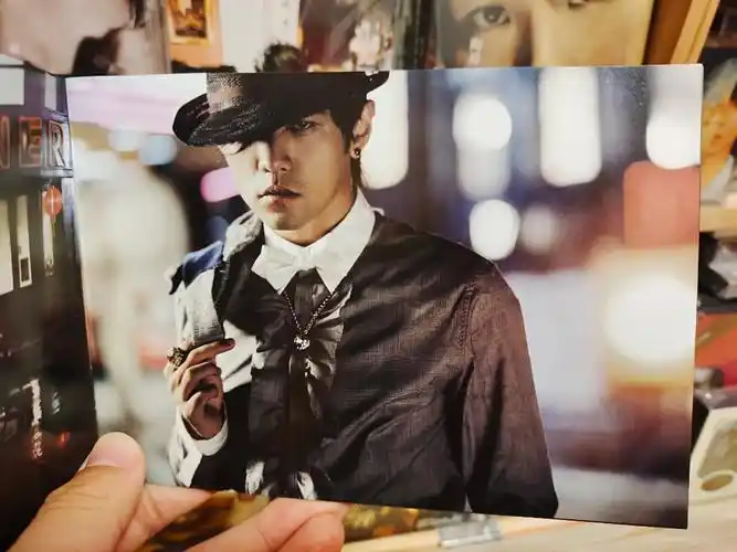 周杰伦依然范特西内地精装版,采用和台版同样的封面和歌词本设计 - 抖