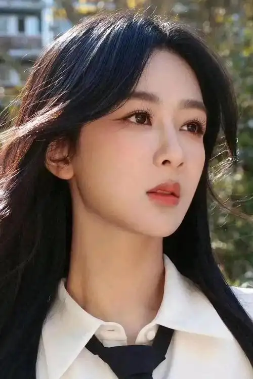 时尚巴黎周三巨星:杨幂,王一博,杨紫,谁最亮眼?