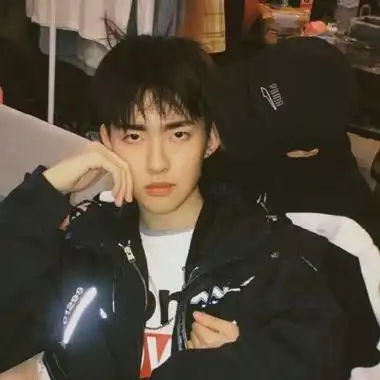 九张超酷高冷男生头像