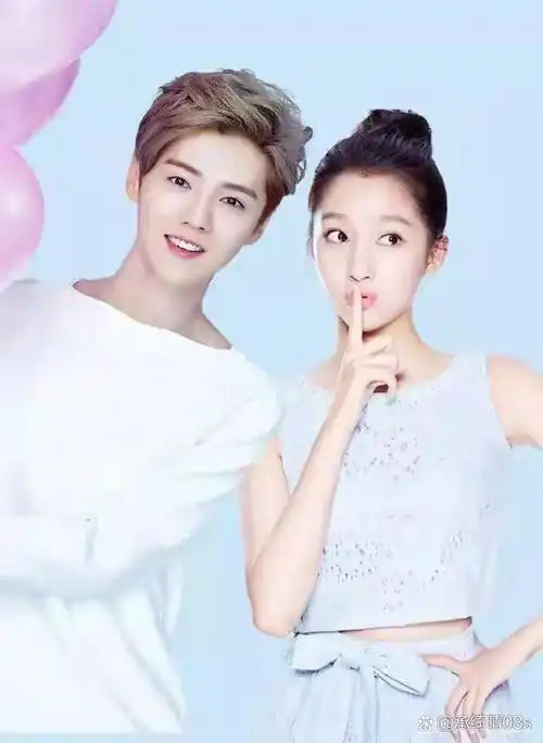 鹿晗和关晓彤的爱情在娱乐圈中持续稳定,鹿晗连续八年为关晓彤庆祝
