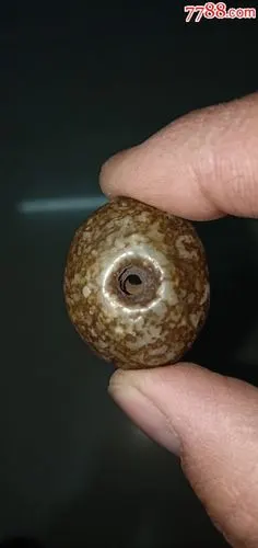 红山勒子红山文化玉挂件红山高古玉真品满沁包浆穿孔螺旋纹红山文化玉