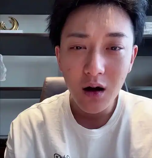 明星照片男,明星照片男生 帅气(当红男星生图:杨洋抬头纹)