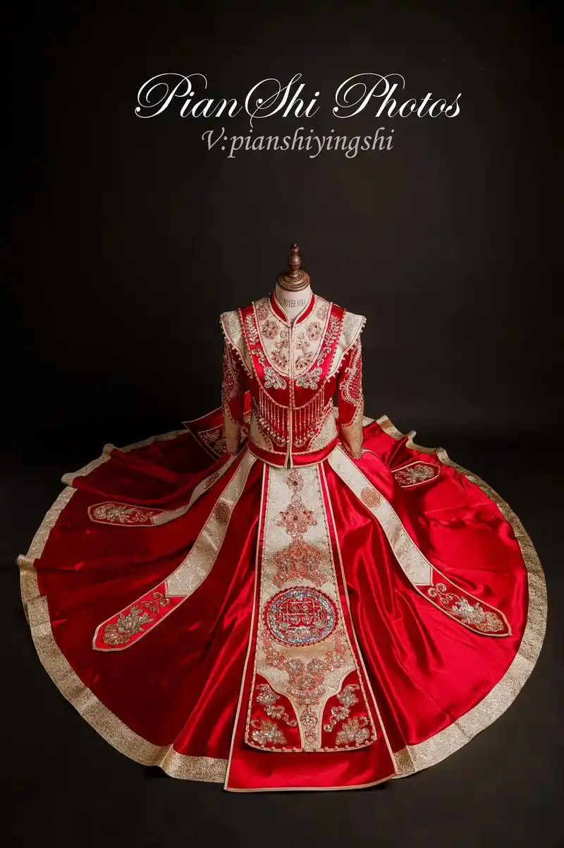 秀禾服-中式婚礼必不可少的服饰."秀禾服"是中国传统婚礼服饰 - 抖音
