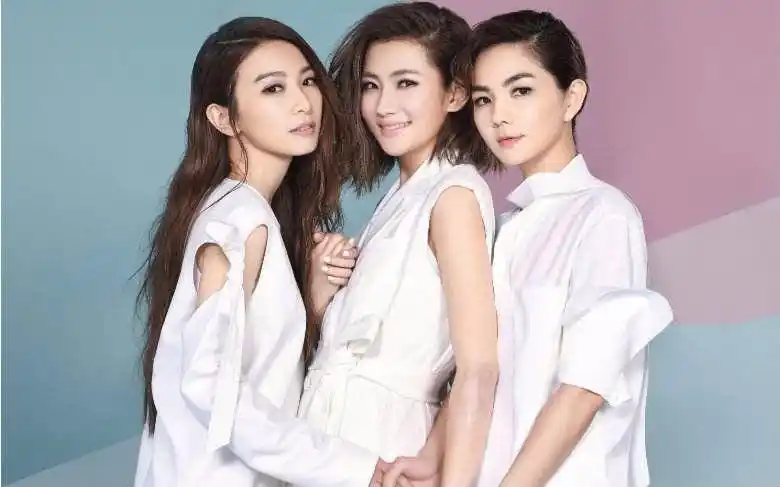 当年的假小子如今成了she最美的,有胸有颜还有两米八大长腿