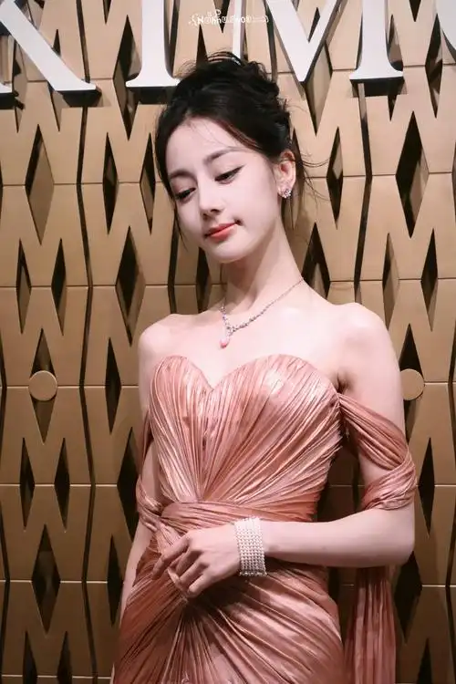 迪丽热巴活动##迪丽热巴 金九