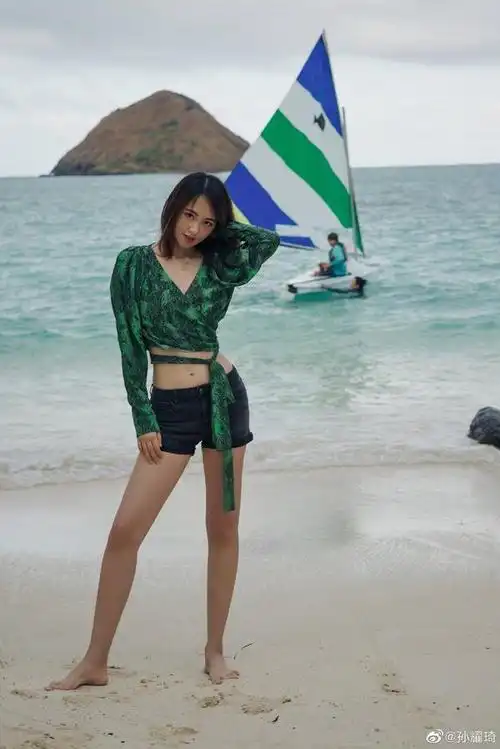 2004年,只有18岁的山东女孩孙耀琦成为了湖南大学表演系的一名新生