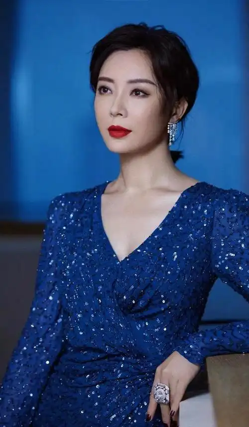 陈数旗袍造型惊艳(作为旗袍皇后的陈数)(1)