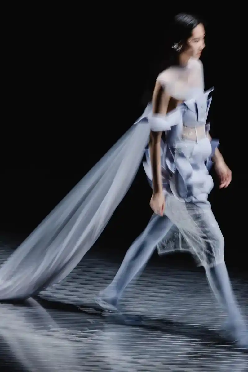 我正努力着让时尚里有一种中国风格叫张突然