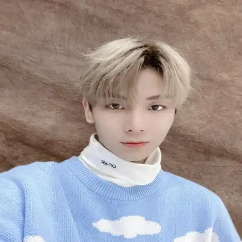 男头真人帅气超清照片正脸 韩系清纯风超拽炫酷_男生头像_美头网