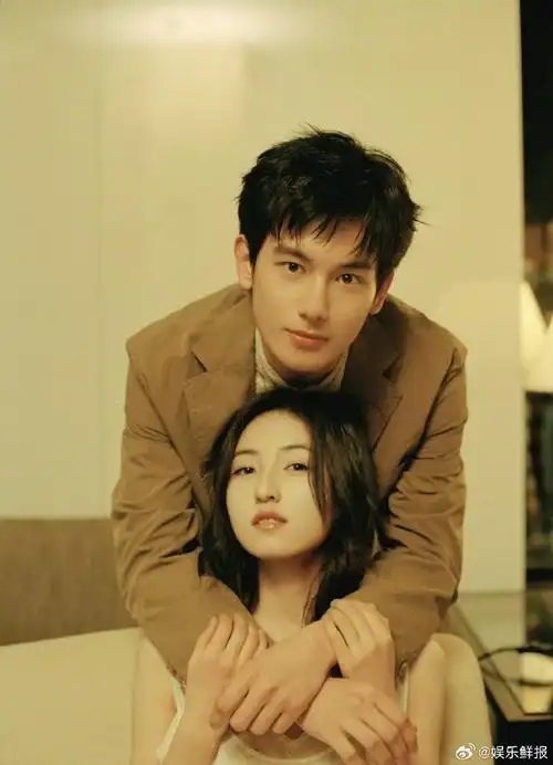 好六520发了张子枫胡先煦拍立得#朵宇cp上大分!小胡和张子枫好甜圹!