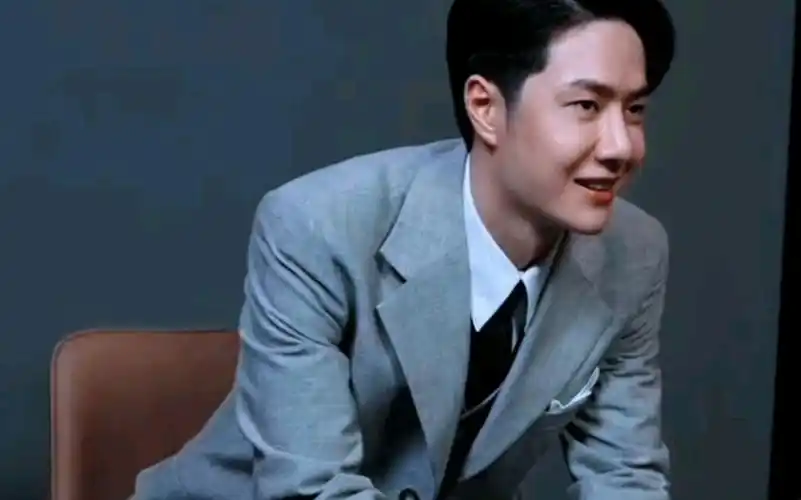 对穿西装的王一博完全没有抵抗力