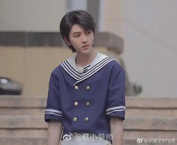 坤坤穿水手服好帅呀 来自蔡小葵帅 - 微博