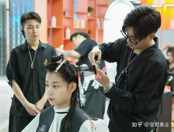 自己染发和去理发店染发有什么差别么