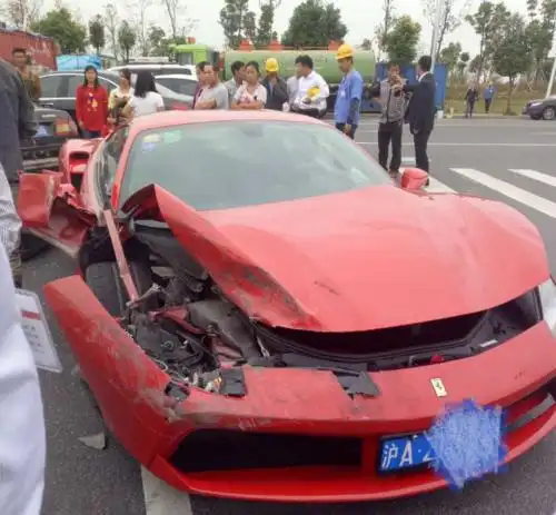 上海法拉利撞车 上海法拉利458撞车事件主角插图1