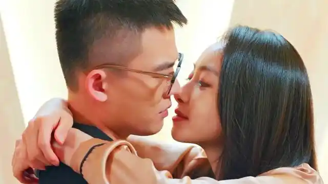 陌生的恋人:欧豪公开献吻宋茜,前女友直接气懵,终究是爱错了!