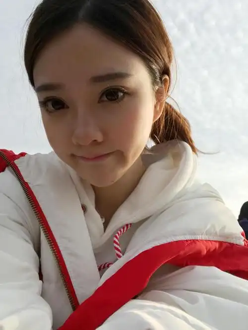 美女主播冯提莫生活照