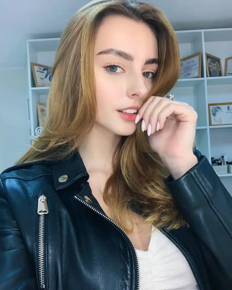 超深邃的绿色眼眸!白俄罗斯美女小姐姐marina bondarko美照