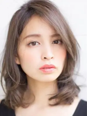 大国字脸的女生适合什么发型