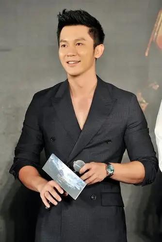 《鬼吹灯之九层妖塔》定档国庆 李晨光头造型自比"都教授"