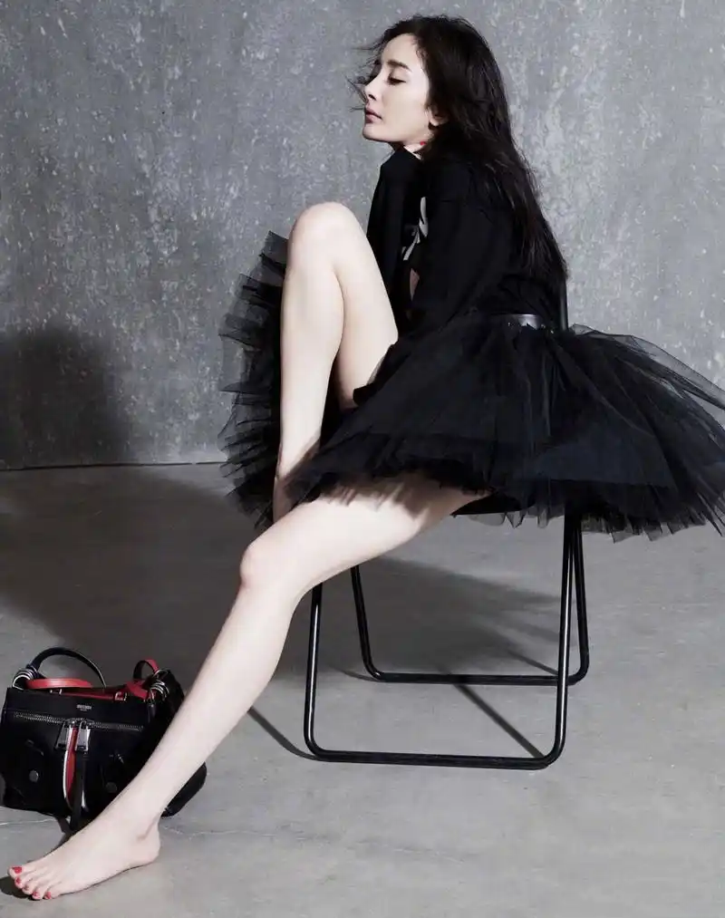 杨幂美腿写真,优雅与力量的完美融合,纤长线条勾勒无尽风情