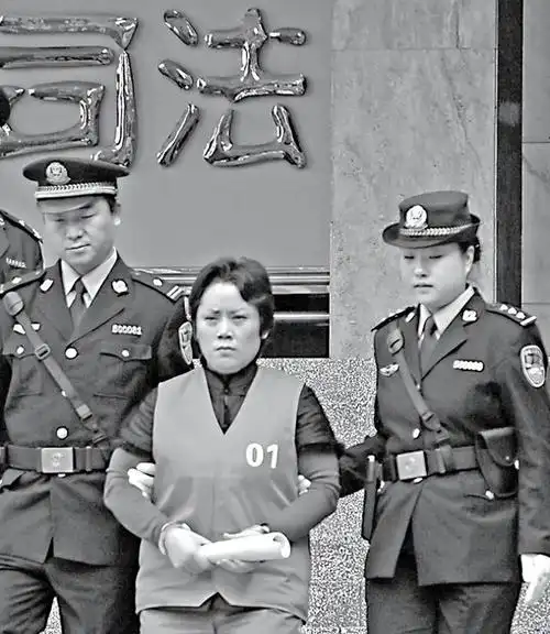 回顾10年重庆局长文强执行死刑前最后4小时保护伞文强双面人生