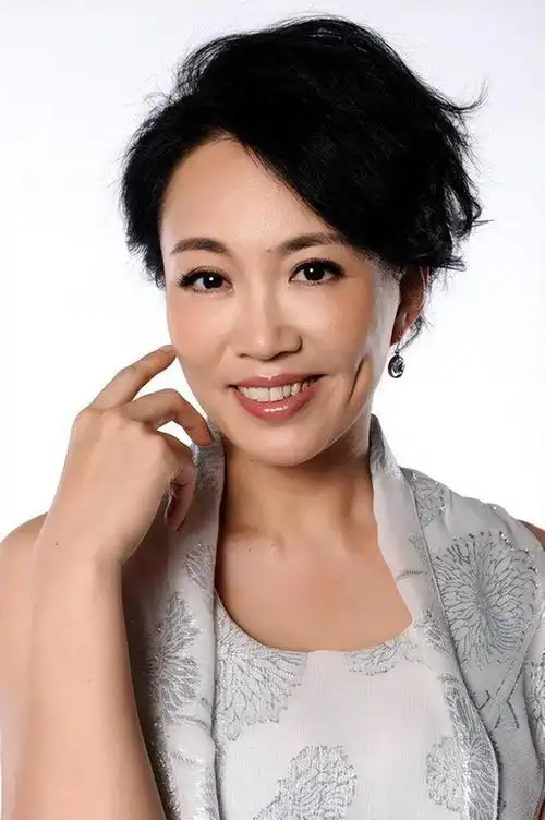 一级演员马丽,被宠爱31年,戏红人不红也幸福