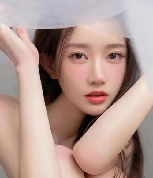 与及环境的影响,使我们的皮肤不能一直保持孩童时的白皙,光滑