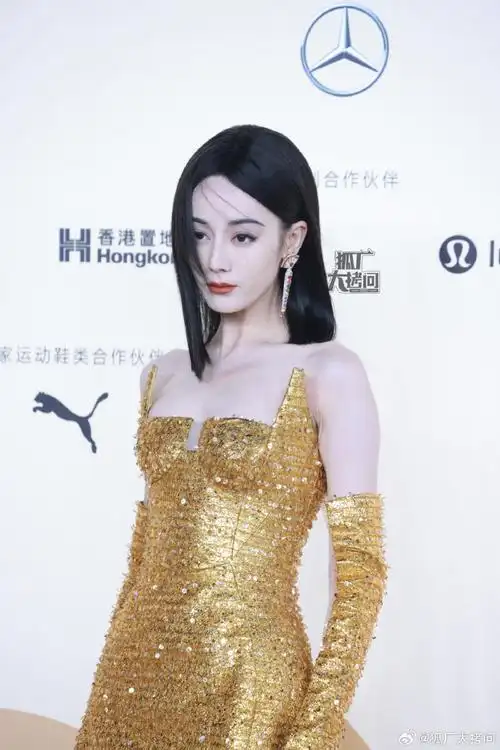 迪丽热巴金色神女#迪丽热巴红毯生图来啦,风好会吹,人好美#迪丽热巴