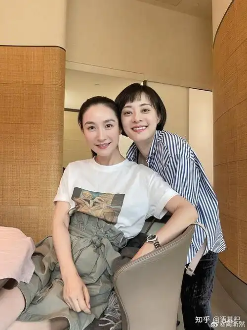 与孙俪交情甚笃陶昕然在2015年事业巅峰之际嫁给同是演员的丈夫何建泽