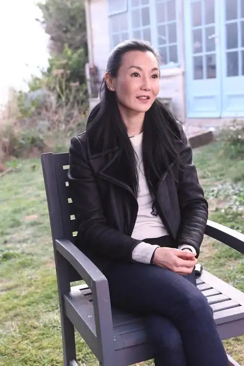 54岁张曼玉素颜照曝光,鱼尾纹明显法令纹突出,女神也老了