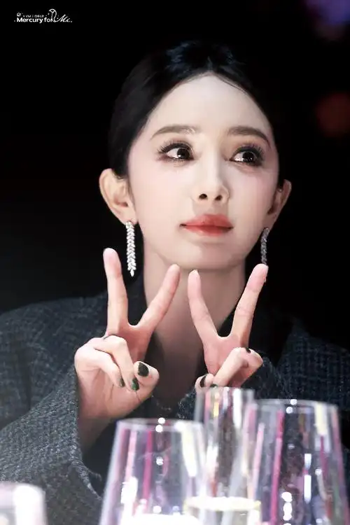 杨幂##w年度盛典红毯##杨幂泼墨妆##杨幂西装杀伤力