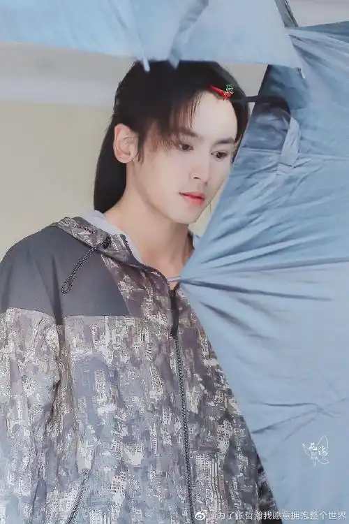 张哲瀚天涯客# [米奇比心]#张哲瀚复古神探.