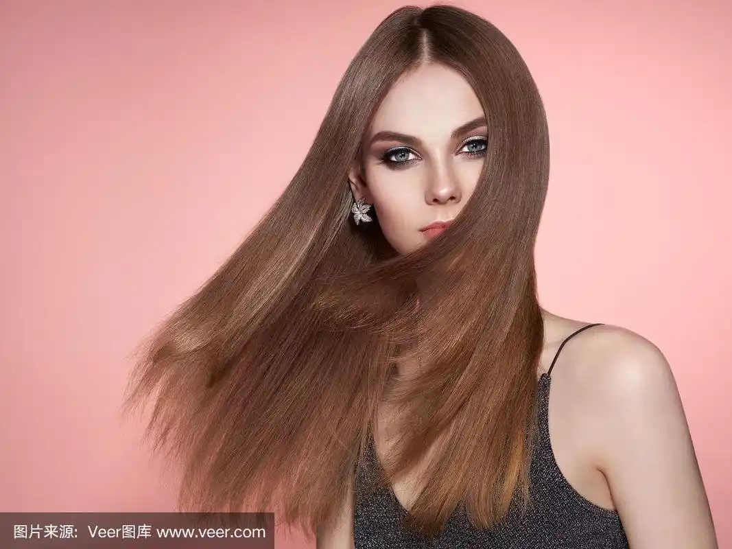 棕色头发的女人,长而光滑的头发