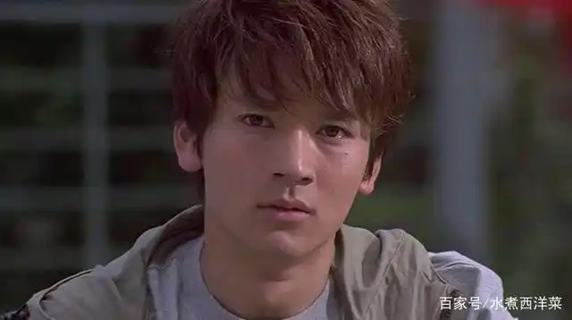 这正是说的一名日本男星,迪迦奥特曼的扮演者——长野博.