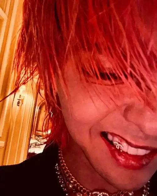 最新权志龙ins更新照片