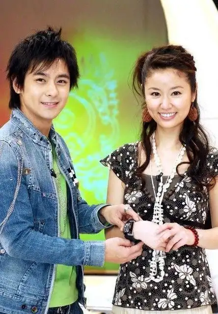 "千亿富婆"林心如:送女儿3亿珠宝项链,老公开全球限量超跑