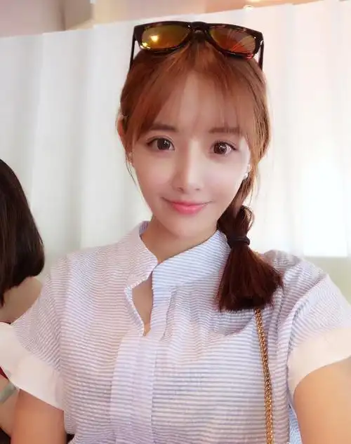 抖音兔子牙个人资料图片 朱容君兔子牙背景有走光的照