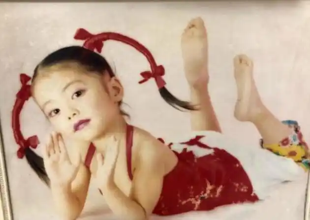 网红见光死?豆得儿晒童年照破整容传闻小时候就可爱