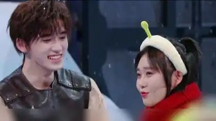 宋亚轩被撩得面红耳赤