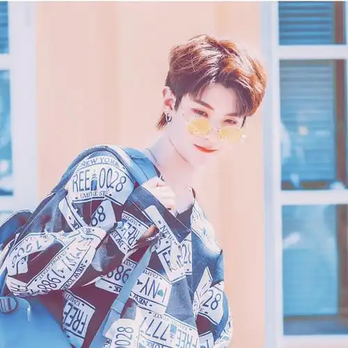 黄明昊justin 自截头像 喜欢点赞收藏 禁二传 微博犹冽