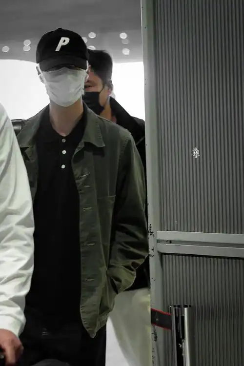 巴黎时间王一博【行程】巴黎飞北京01「戴高乐机场出发」视频