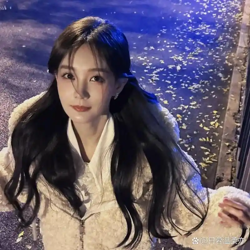 李一桐头像来喽