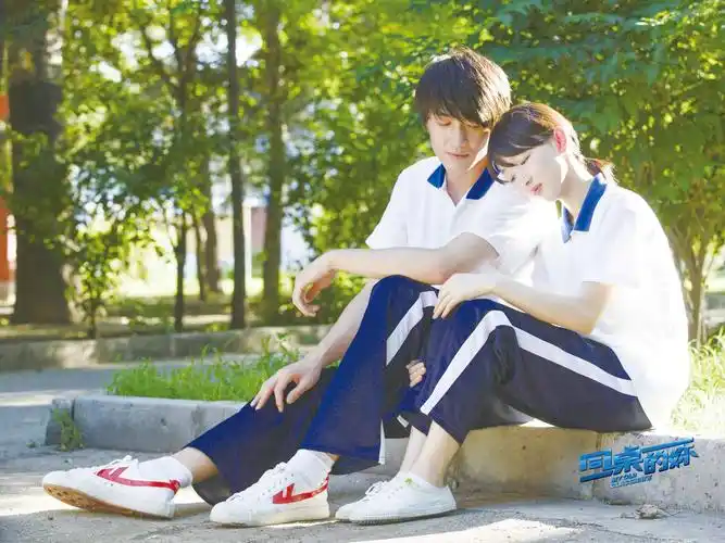 同桌的你,校园,周冬雨,林更新,依赖,倚,靠,电影,国产,剧照同桌的你