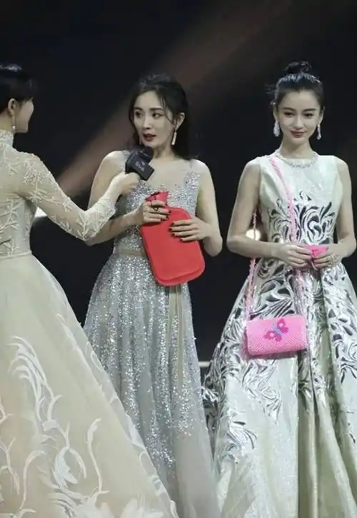 杨颖angelababy给杨幂,卡点庆生日,你知道她们有四大相同点吗?