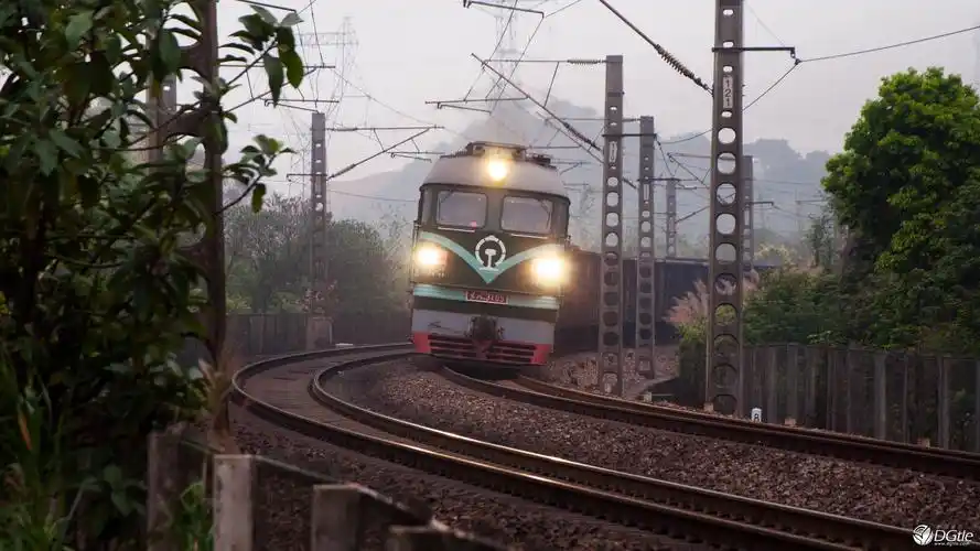 弯道,火车的魅力.