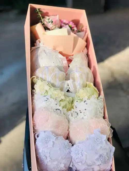 现实社会像这样,当面一套背后一套,口是心非的人多了去现实礼物图片