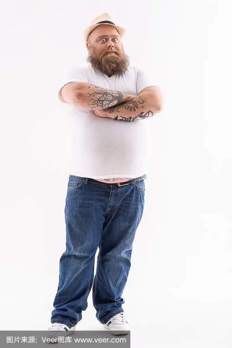 长胡子的胖子表示惊讶